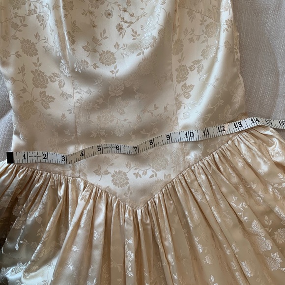 Vintage 1961 Handmade Wedding Dress w/veil sz 6-8 - Picture 10 of 16